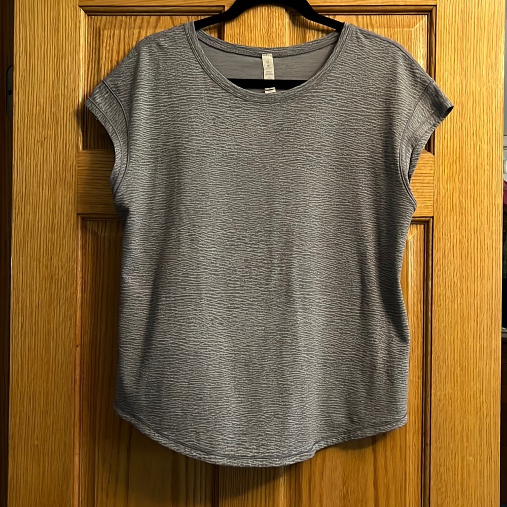 Lululemon shortsleeved top. Gray. Size 10